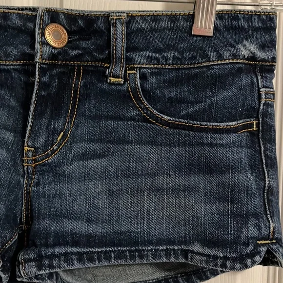 American Eagle Size 2 Denim Shorts! - Picture 2 of 4